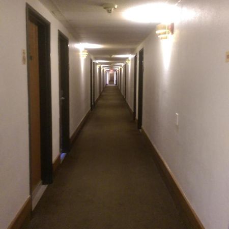 Days Inn & Suites By Wyndham Caseyville エクステリア 写真