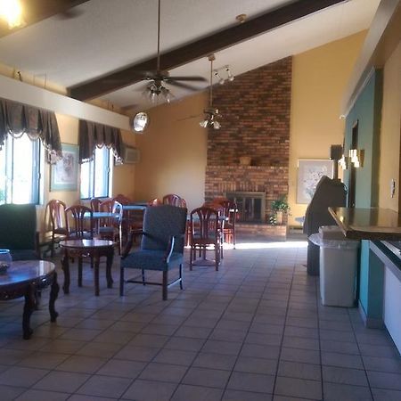 Days Inn & Suites By Wyndham Caseyville エクステリア 写真