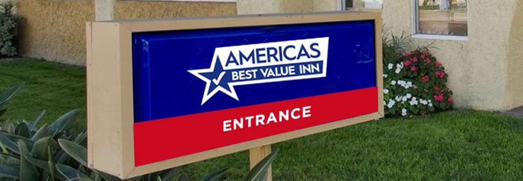 Days Inn & Suites By Wyndham Caseyville エクステリア 写真
