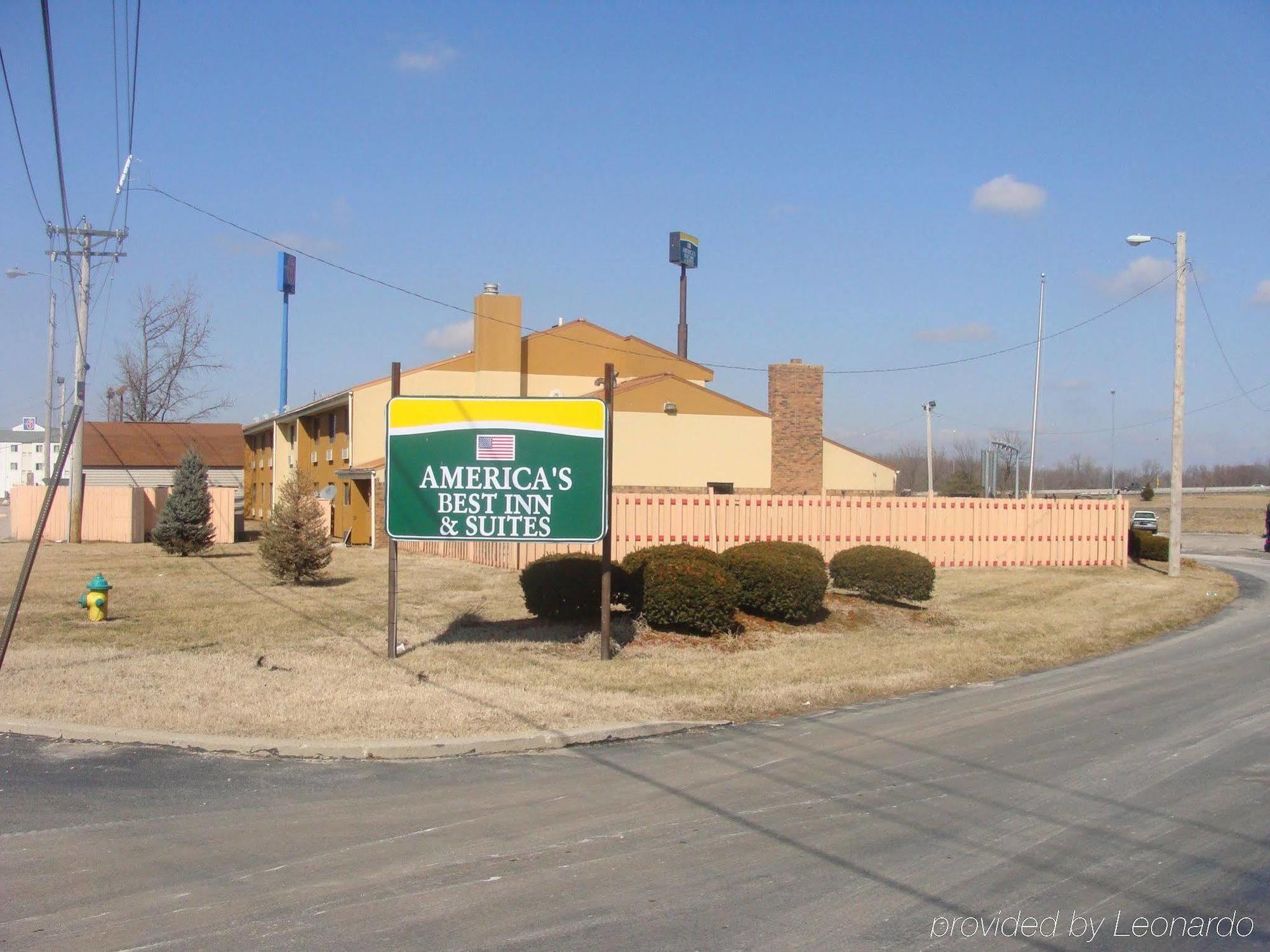 Days Inn & Suites By Wyndham Caseyville エクステリア 写真